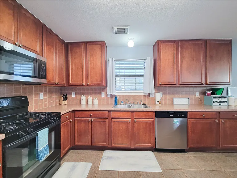 18235 Valebluff Ln — Photo 12