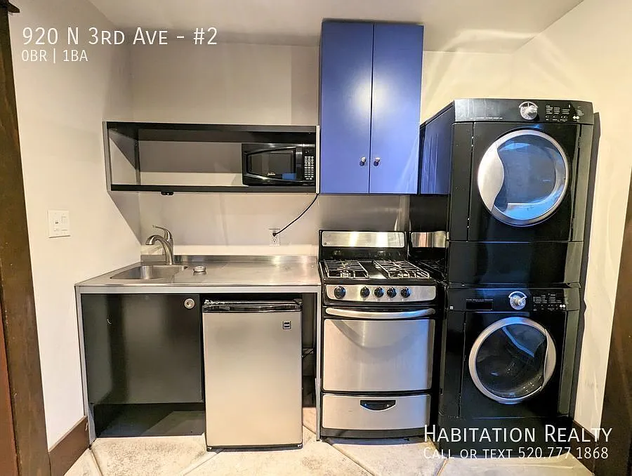 West University Area, modern Studio/1Bath, with a shared yard and parking! — Photo 3