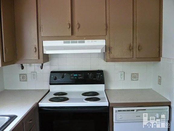 4th image of 215 NE 65th St