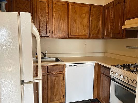 2nd image of 20-48 42nd St #3