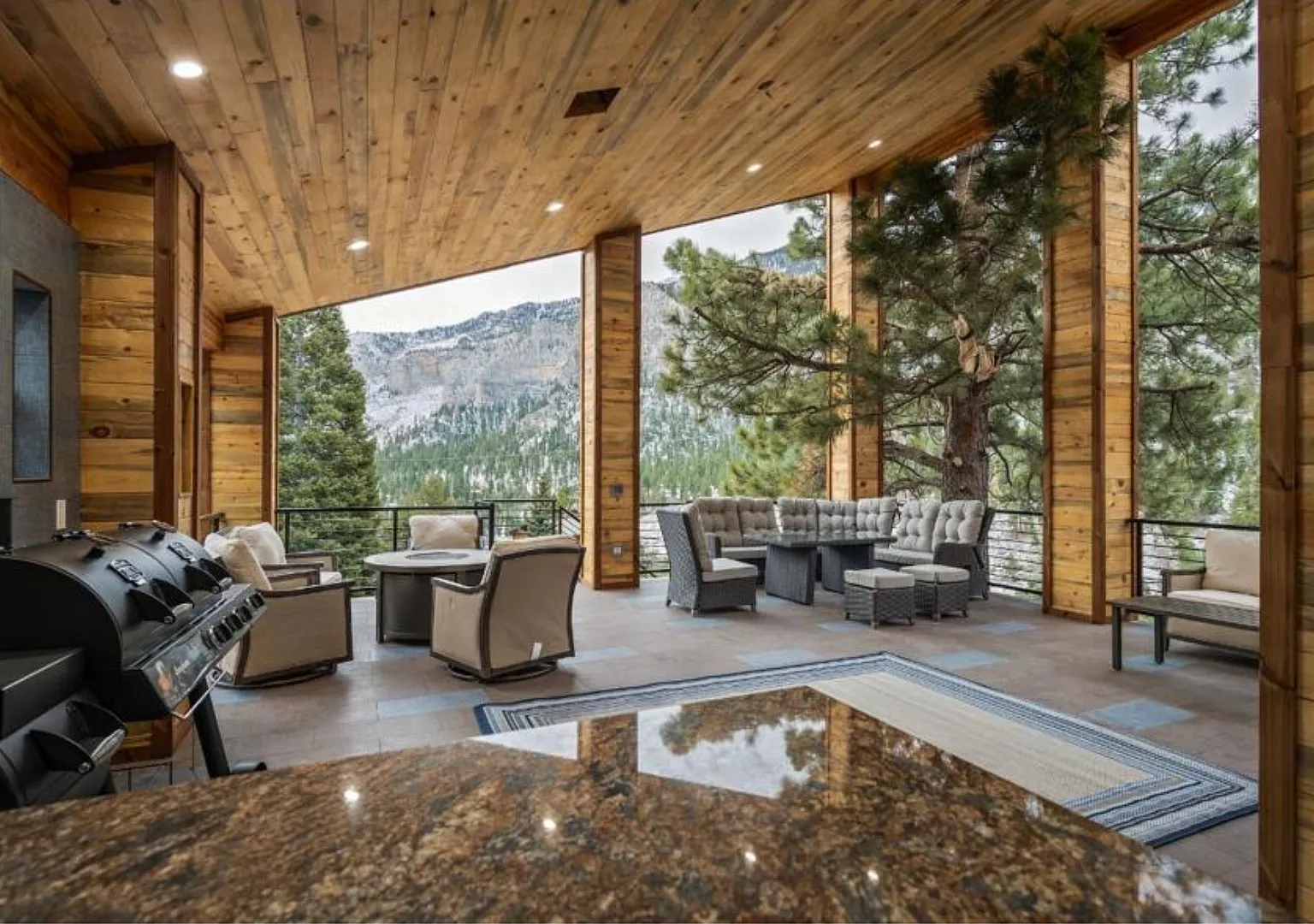 5 bed, 6600 sqft, $7,450 — Photo 4