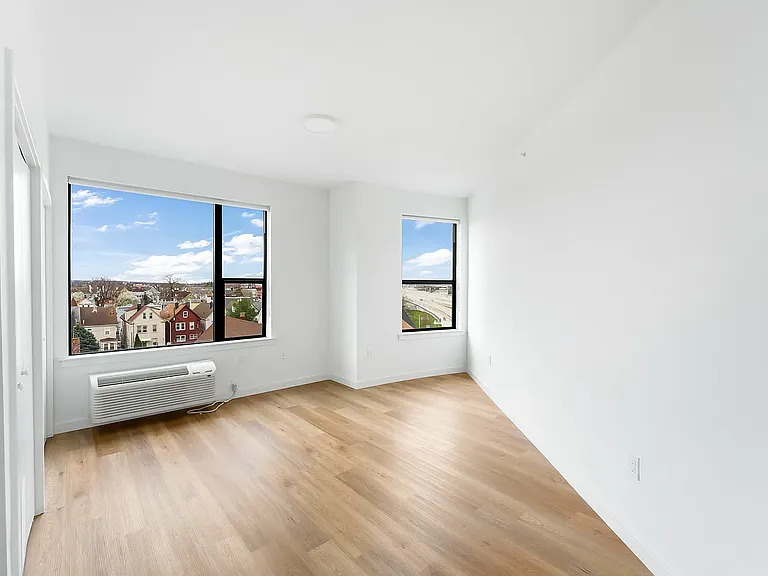 165 W 7th St #213 — Photo 12