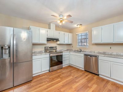 90 6th Ave APT 3, Shalimar, FL, 32579