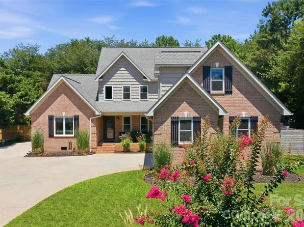 393 Ponderosa Cir, Mooresville, NC 28117