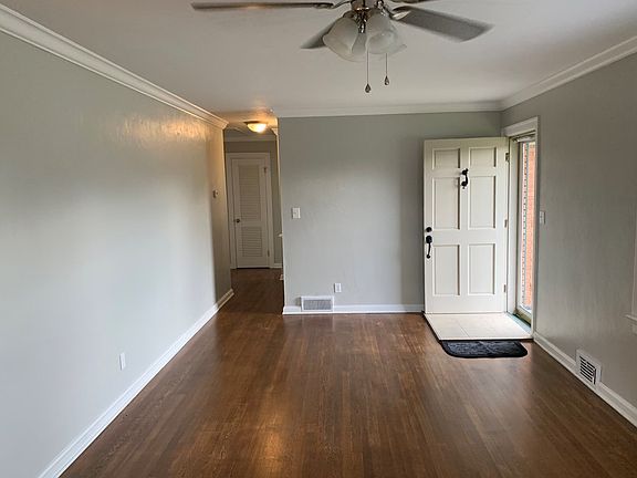 3rd image of 2701 Castlewood Pl
