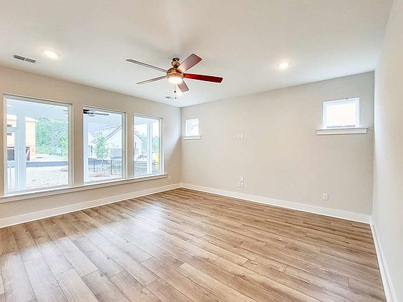 The Hillmont - Family Room