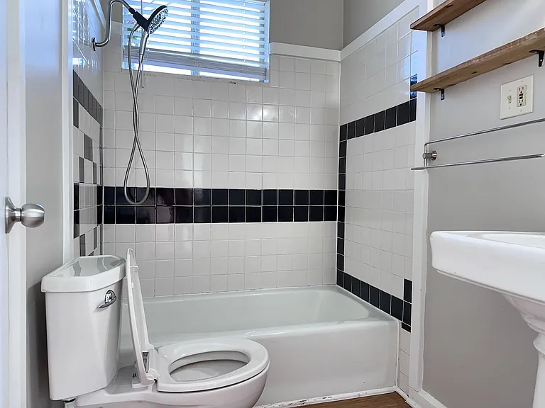 611 Nelray Blvd #B — Photo 29