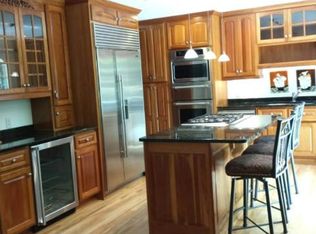 1921 Smith Cir, Wayzata, MN 55391