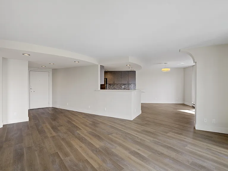 Tower 801 — Photo 22