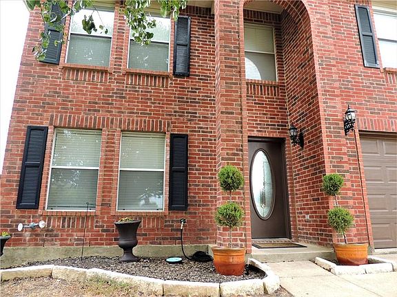 3rd image of 4021 Hunter Hill Dr