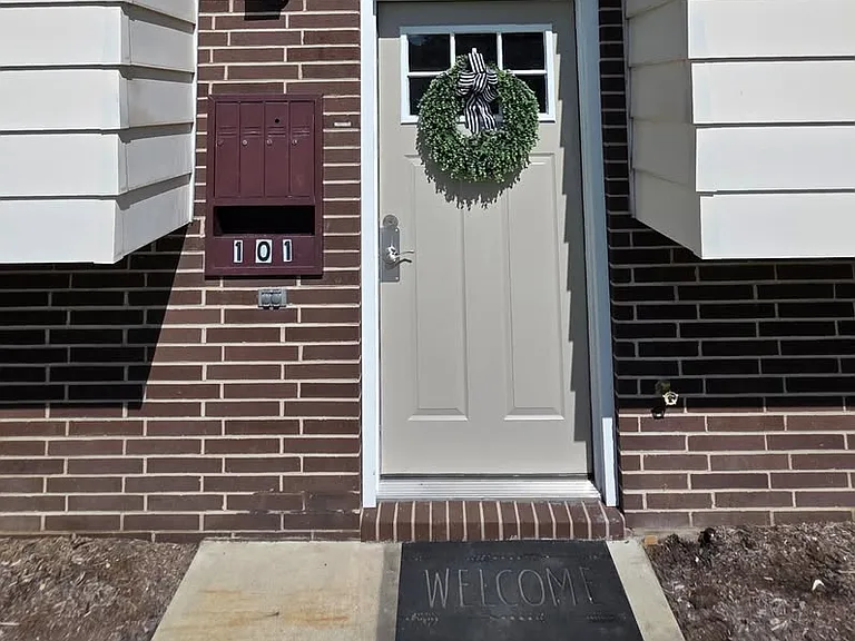 101 S Church St — Photo 2