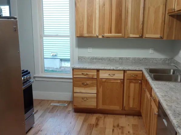 1812 New Hampshire St, Muscatine, IA 52761