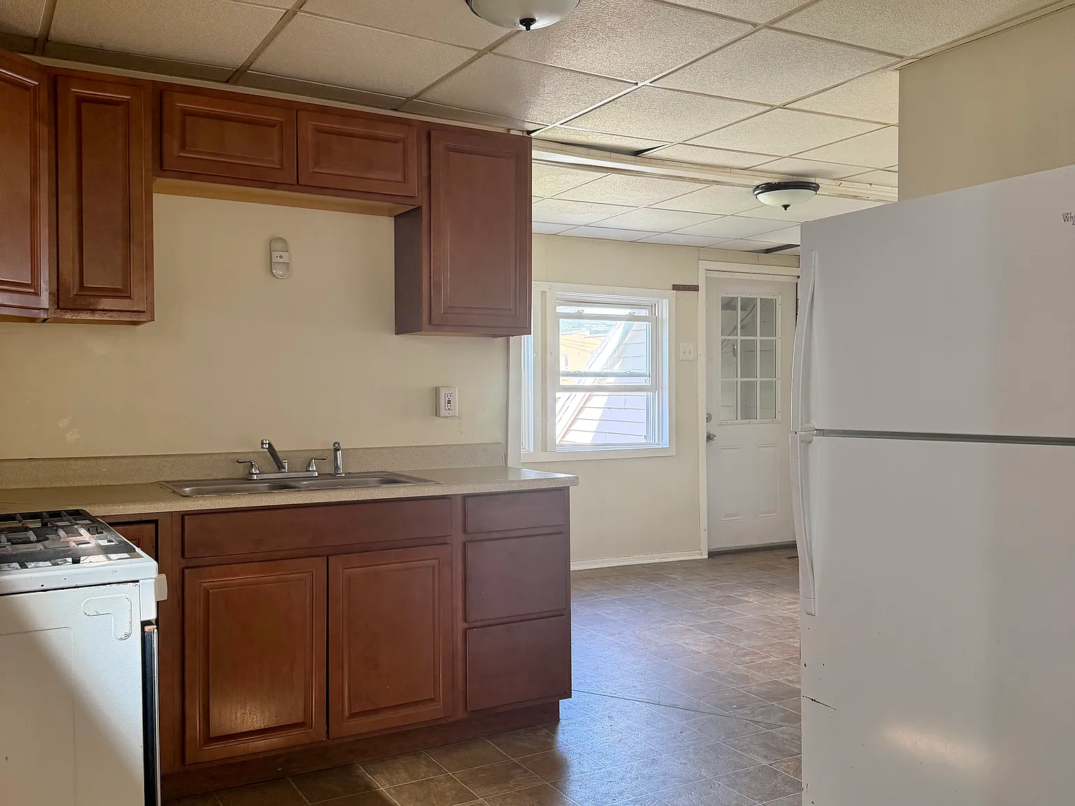 3 bed, 1125 sqft, $1,400 — Photo 2