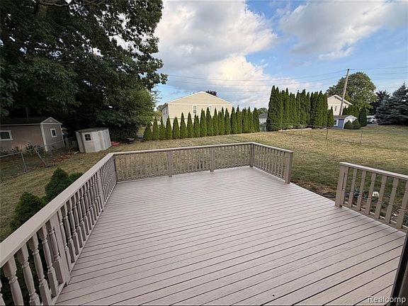 3rd image of 23260 Cranbrooke Dr