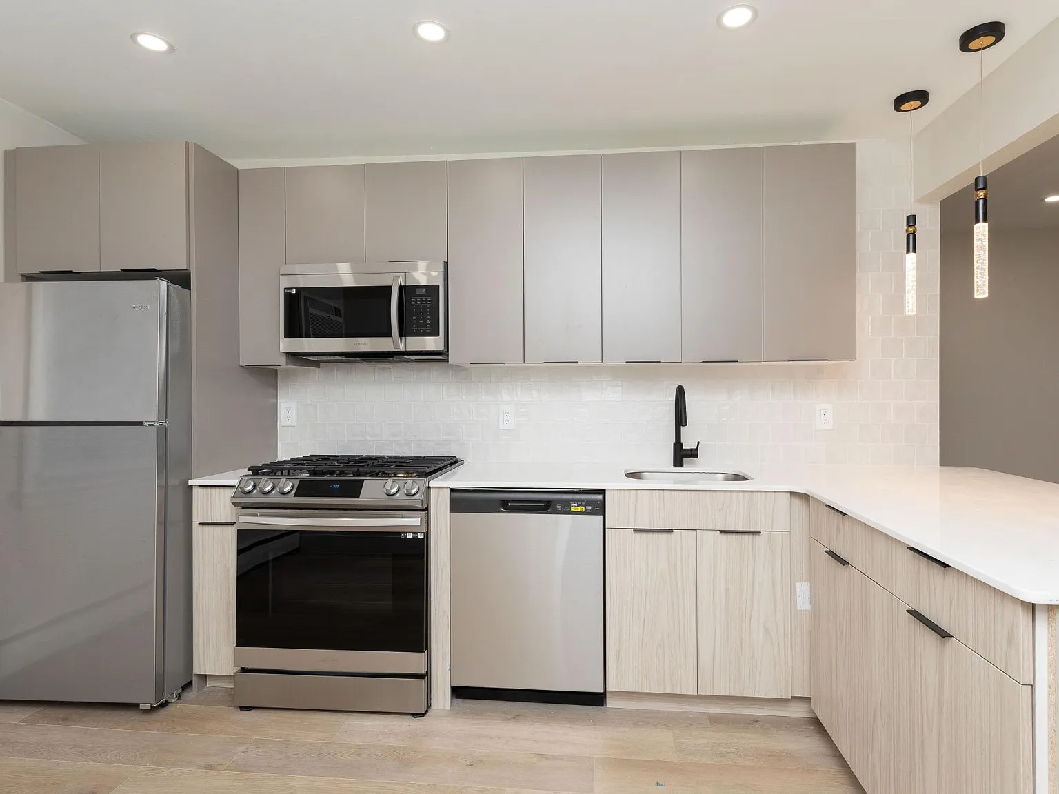 Rose Garden Apartments — Photo 2
