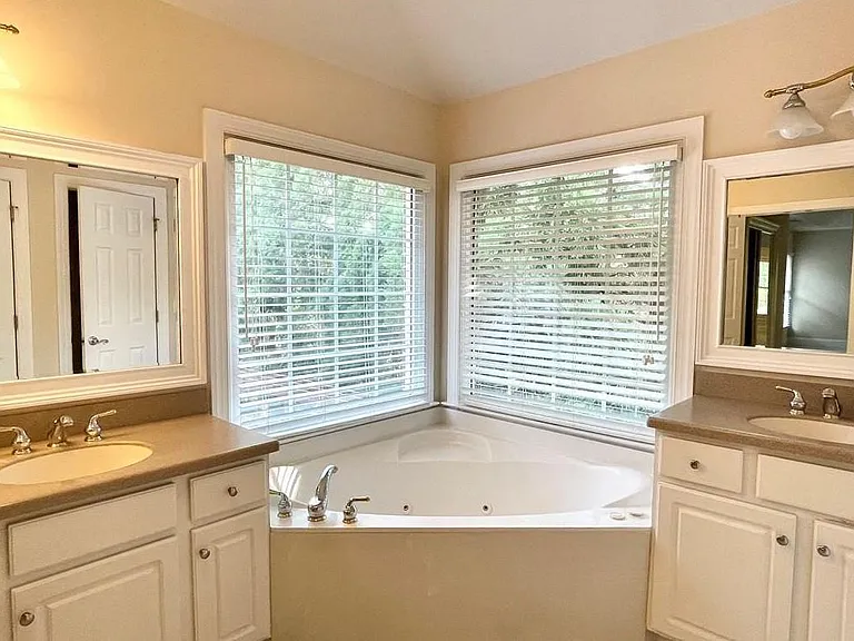 455 Wembley Cir — Photo 29