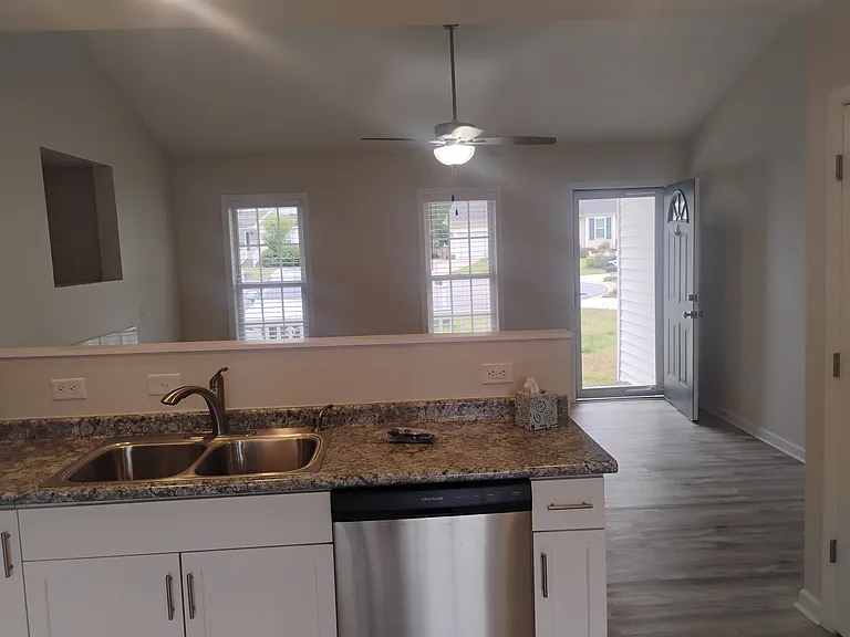 405 Groveton Trl — Photo 3