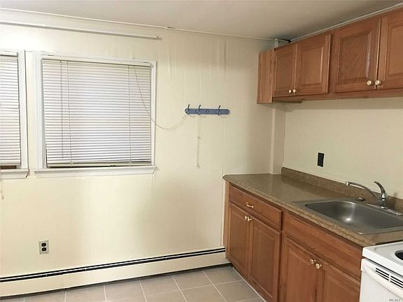 3rd image of 191 Suburban Ave