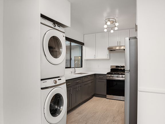 5th image of 2033 N Beachwood Dr APT 12
