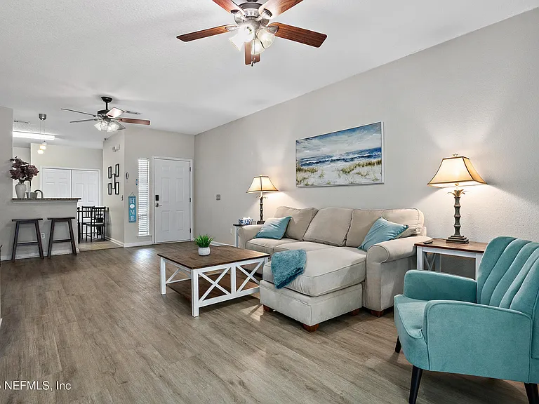 677 Scrub Jay Dr — Photo 5