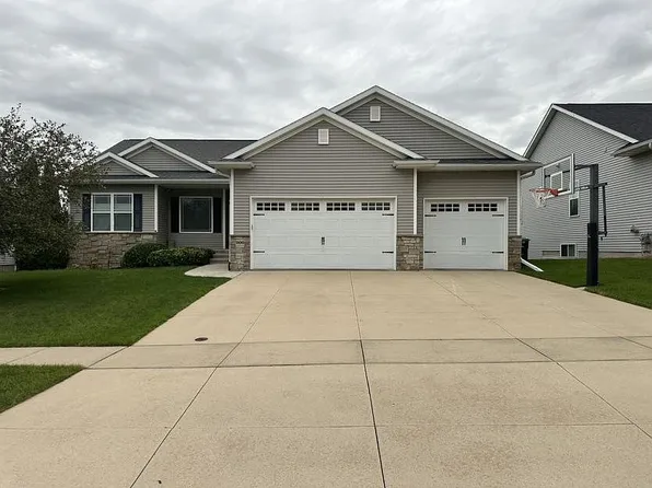 800 Oak Park Cir, Marion, IA 52302