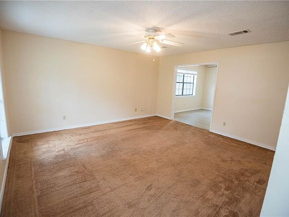 3rd image of 44159 Baywood Ct