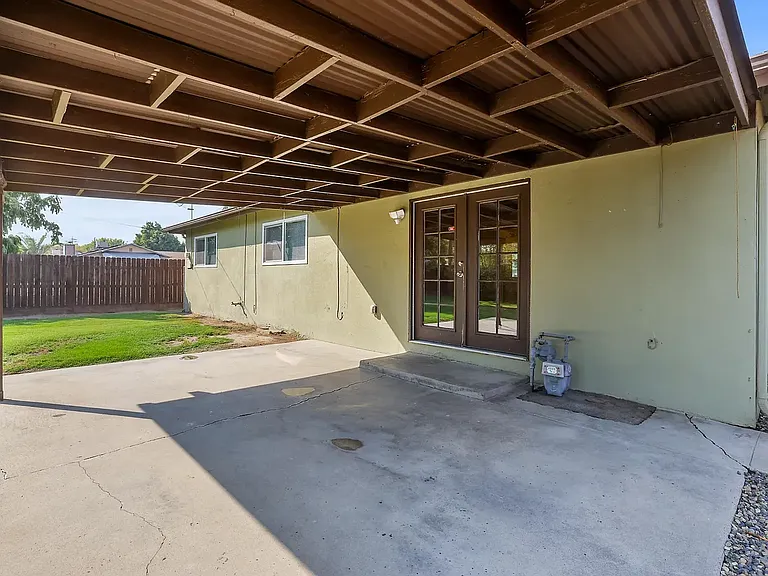 4335 W Tulare Ave — Photo 20
