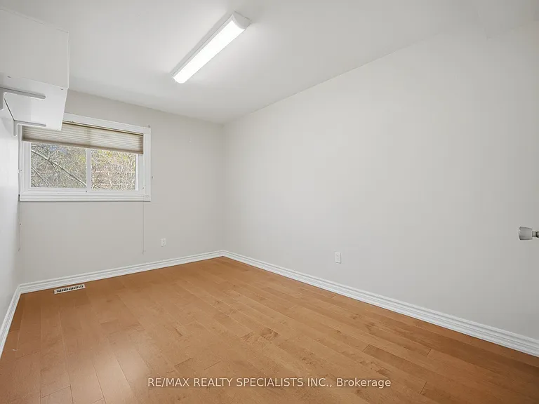 701 Burnhamthorpe Rd #106 — Photo 31