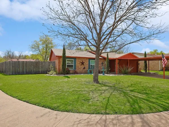 300 Blue Ridge Trl, Saginaw, TX 76179