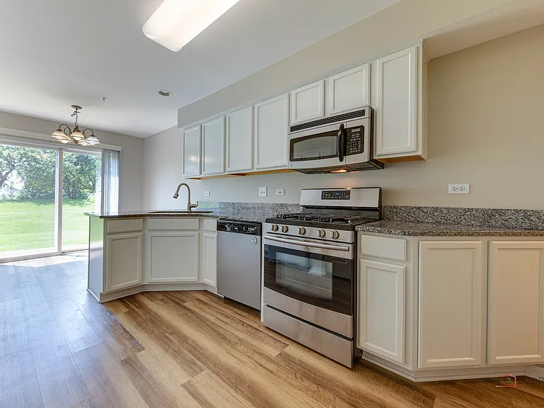 2487 Dickens Dr — Photo 10
