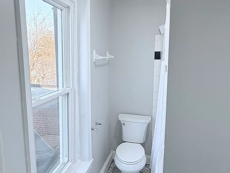 515 Fanshawe St #2 — Photo 16