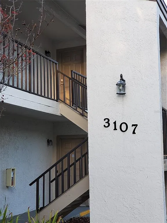 2 bed, 1.0 bath, 852 sqft, $1,850 — Photo 2