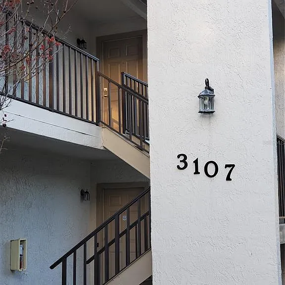 3107 W Horatio St #B22 — Photo 2