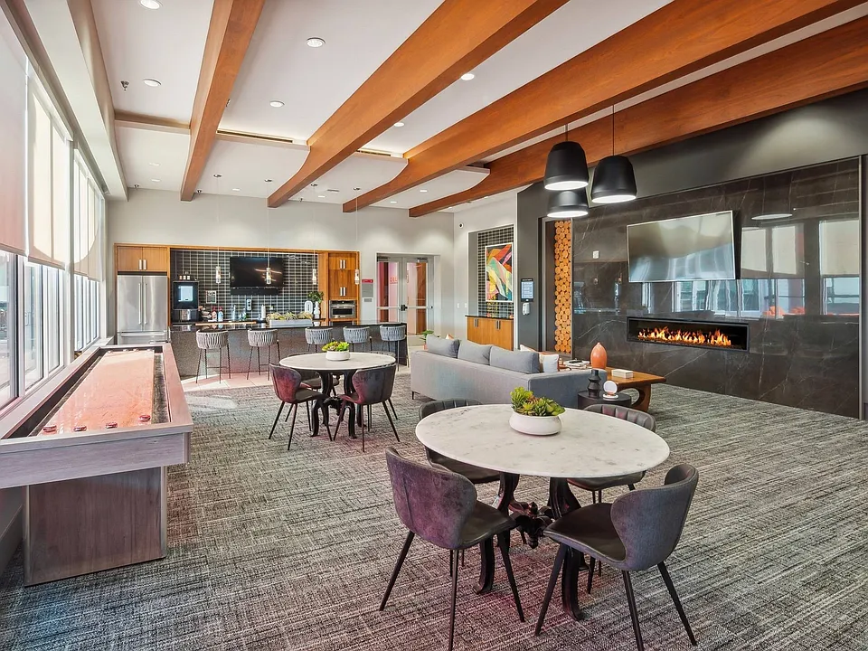 DenargoMarket_amenity_clubroom (4)