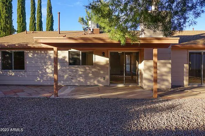 530 Hegge Dr — Photo 3