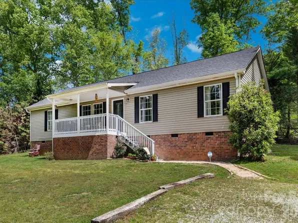 3218 Broadhurst Ln, Clover, SC 29710