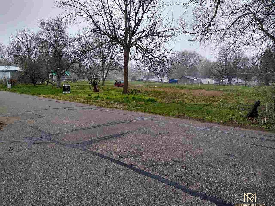 1st image of 230 Pleasant St