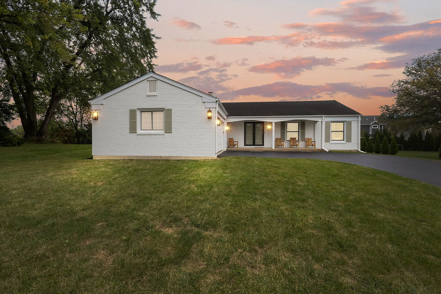 19W262 Grammercy Ln photo 1