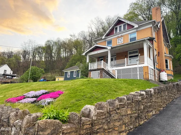 99 Locust St, Williamsburg, PA 16693