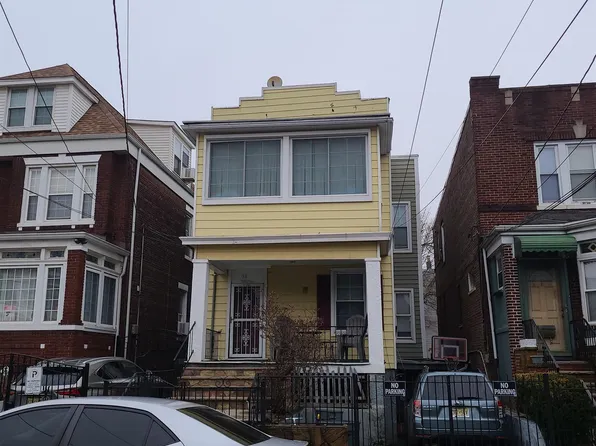 156 Wegman Pkwy, Jersey City, NJ 07305