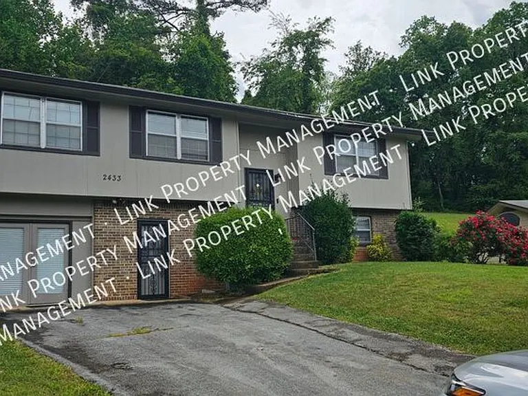2433 Meade Cir — Photo 13
