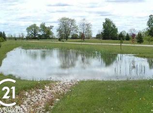 16977 Oakview Cir #B, Armada, MI 48005