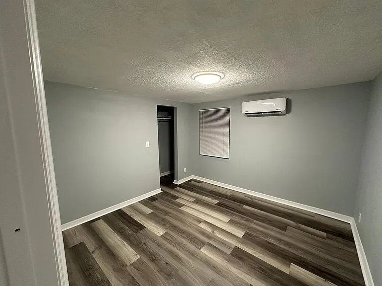 2435 Edwin St NE #4 — Photo 5