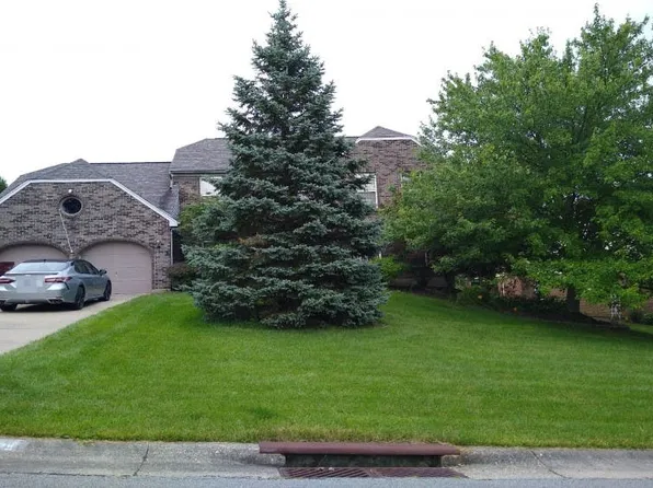 5475 Deerlake Ct, Cincinnati, OH 45247