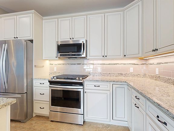 3rd image of 432 Zephyr Road