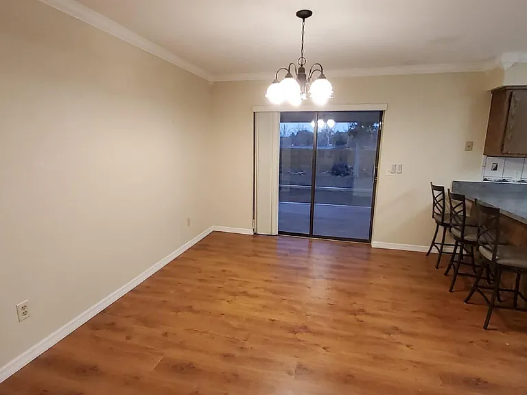 2975 NE 33rd Pl — Photo 3