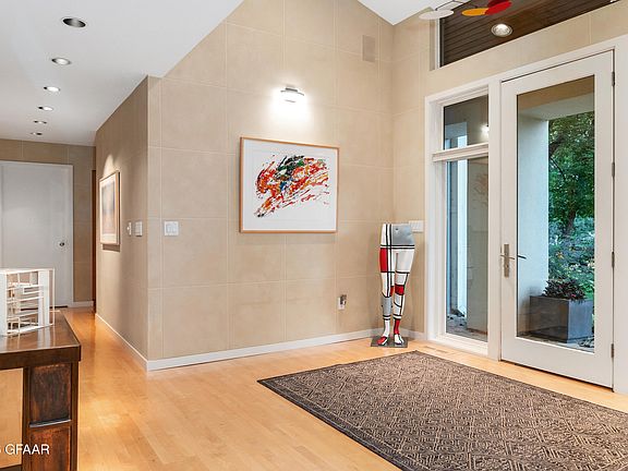 3rd image of 301 Woodland Cir