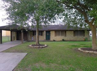 104 Kirton Ct, West Columbia, TX 77486