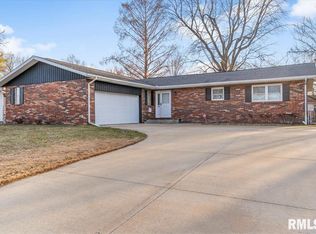 240 Stutely Ln, Springfield, IL 62704