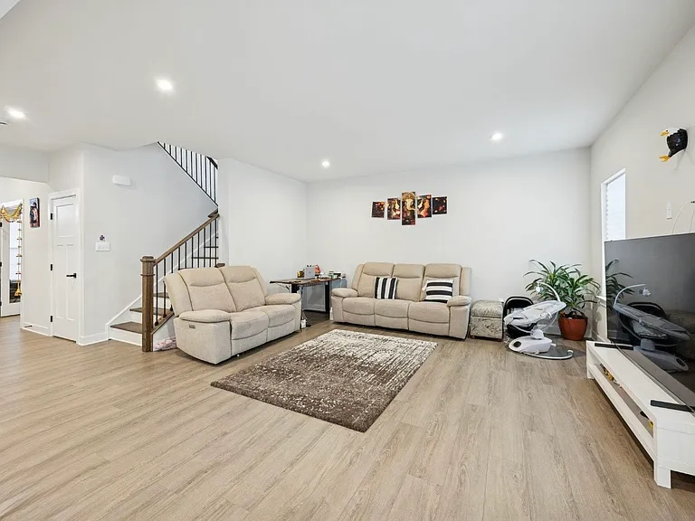 243 Chastain Dr — Photo 26